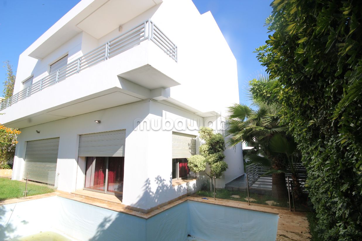 Luxury Villa for sale in Ain Diab. 14 large living areas. Dressing room